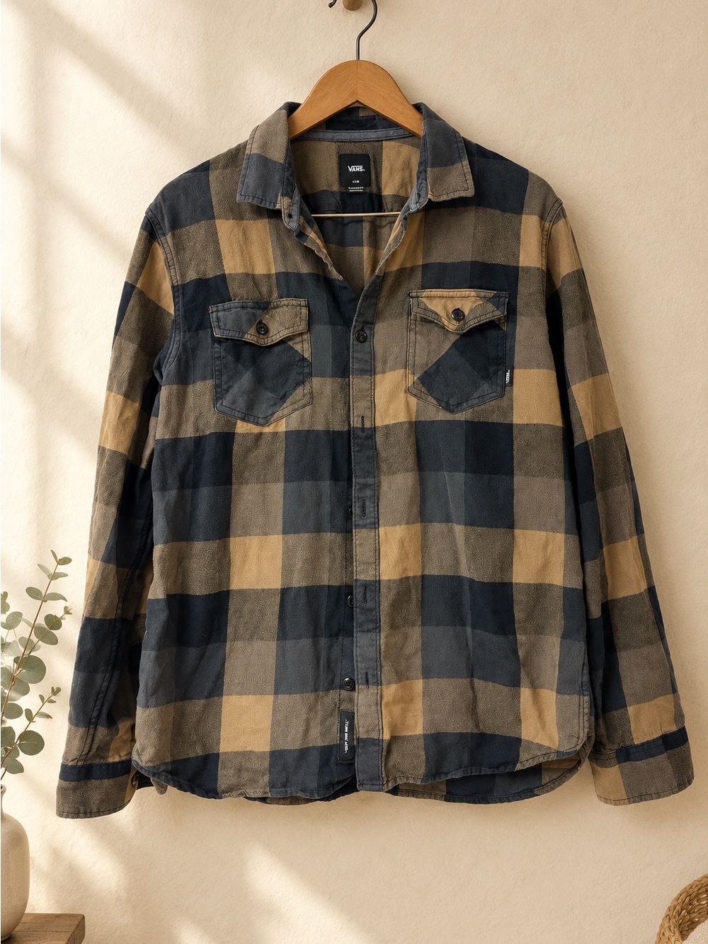 Vans Men's Plaid Button-Up Shacket in Tan & Black Size Large